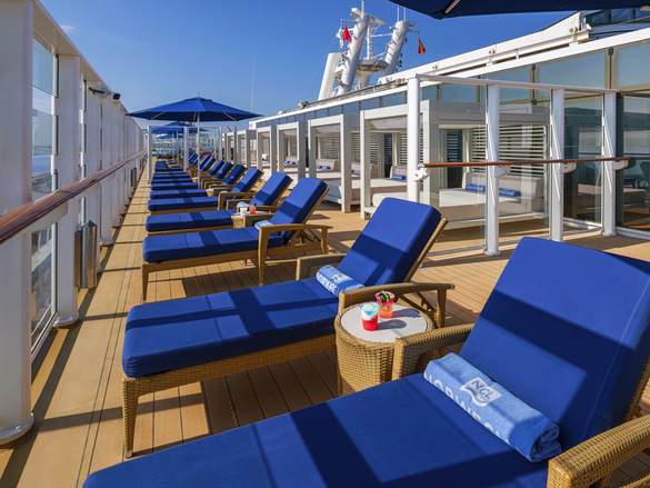 NCL Norwegian Breakaway Vibe Beach Club ©Norwegian Cruise Line.jpg